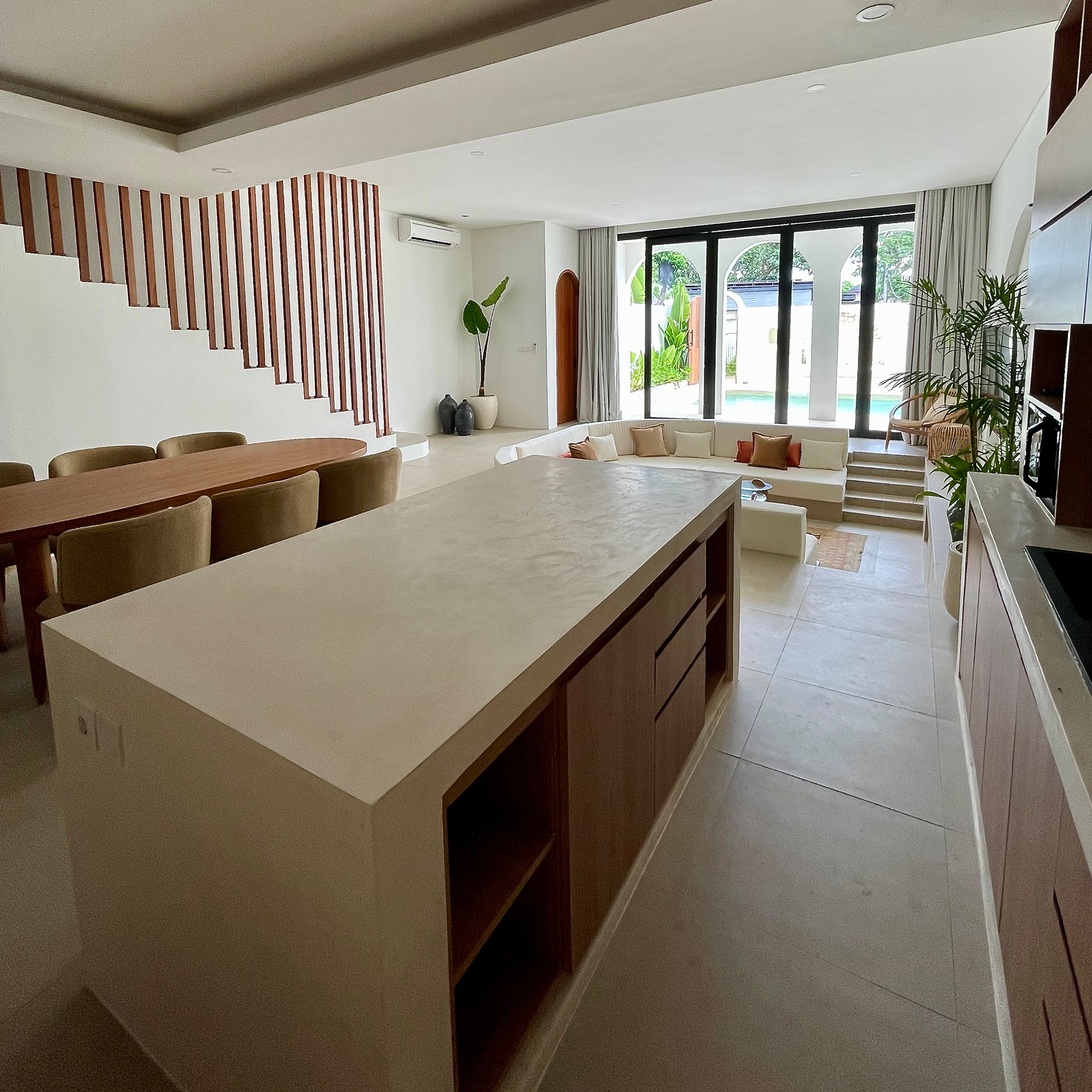 Live & dine in luxury